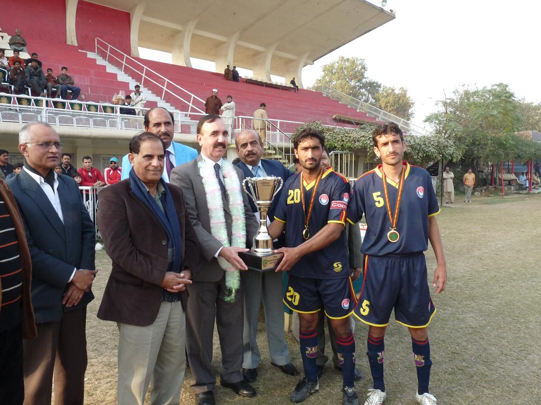Police down SSGC as mini-league round starts [DAWN]