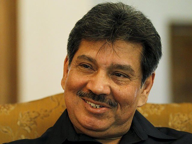 Hayat’s extension ends, PFF’s problems don’t [Express Tribune]