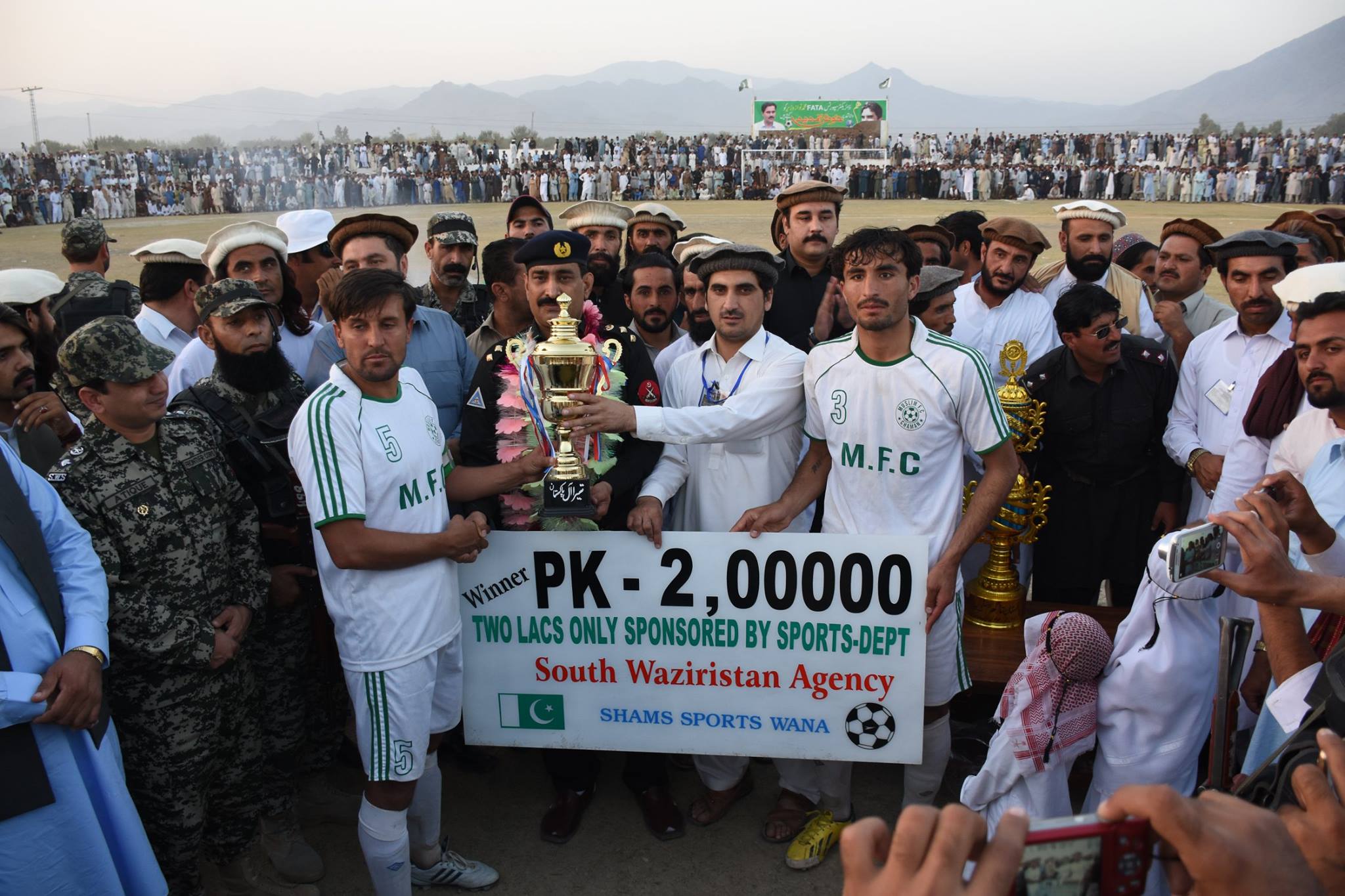 Euphoric crowd cheer football festivity as Muslim FC wins Peace Cup in Waziristan [Geo]
