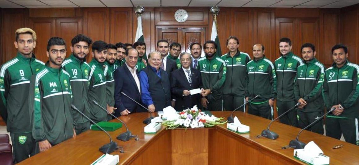 Pakistan football team hands $10,000 to CJ [The Nation]