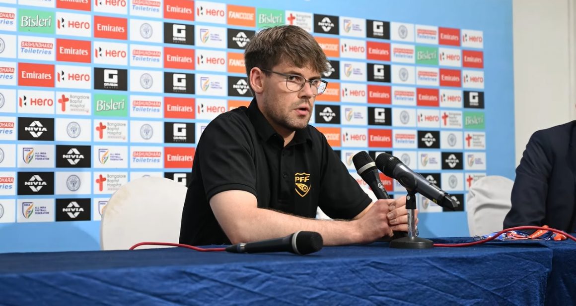 Interim assistant coach Witajewski thrust into firing line after India loss [Dawn]
