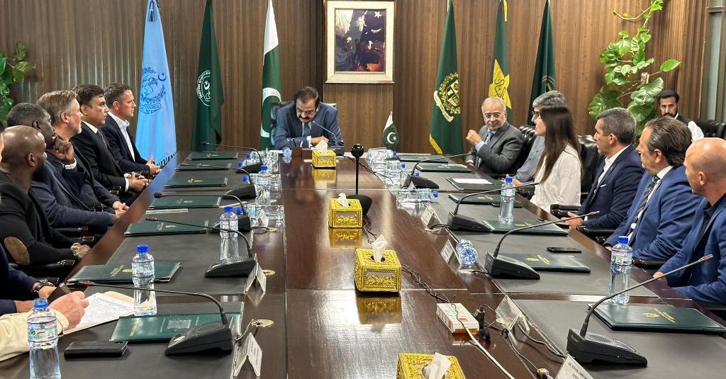 With Owen leading the line, Pakistan Football League gets govt nod [Dawn]