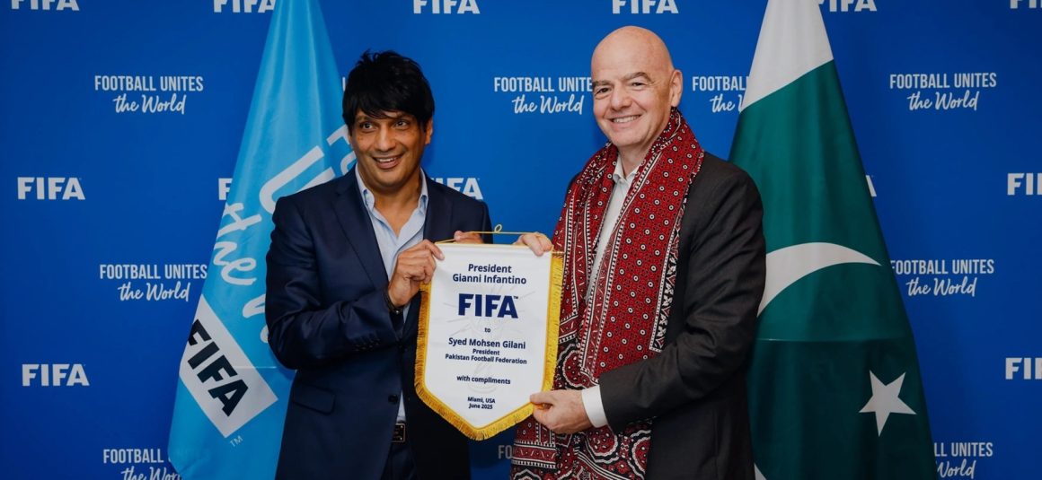 Infantino pledges support as Pak football re-emerges [FIFA.com]
