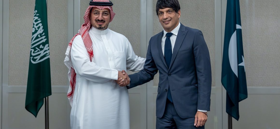 Pakistan, Saudi Arabia join hands to promote football development [Geo News]